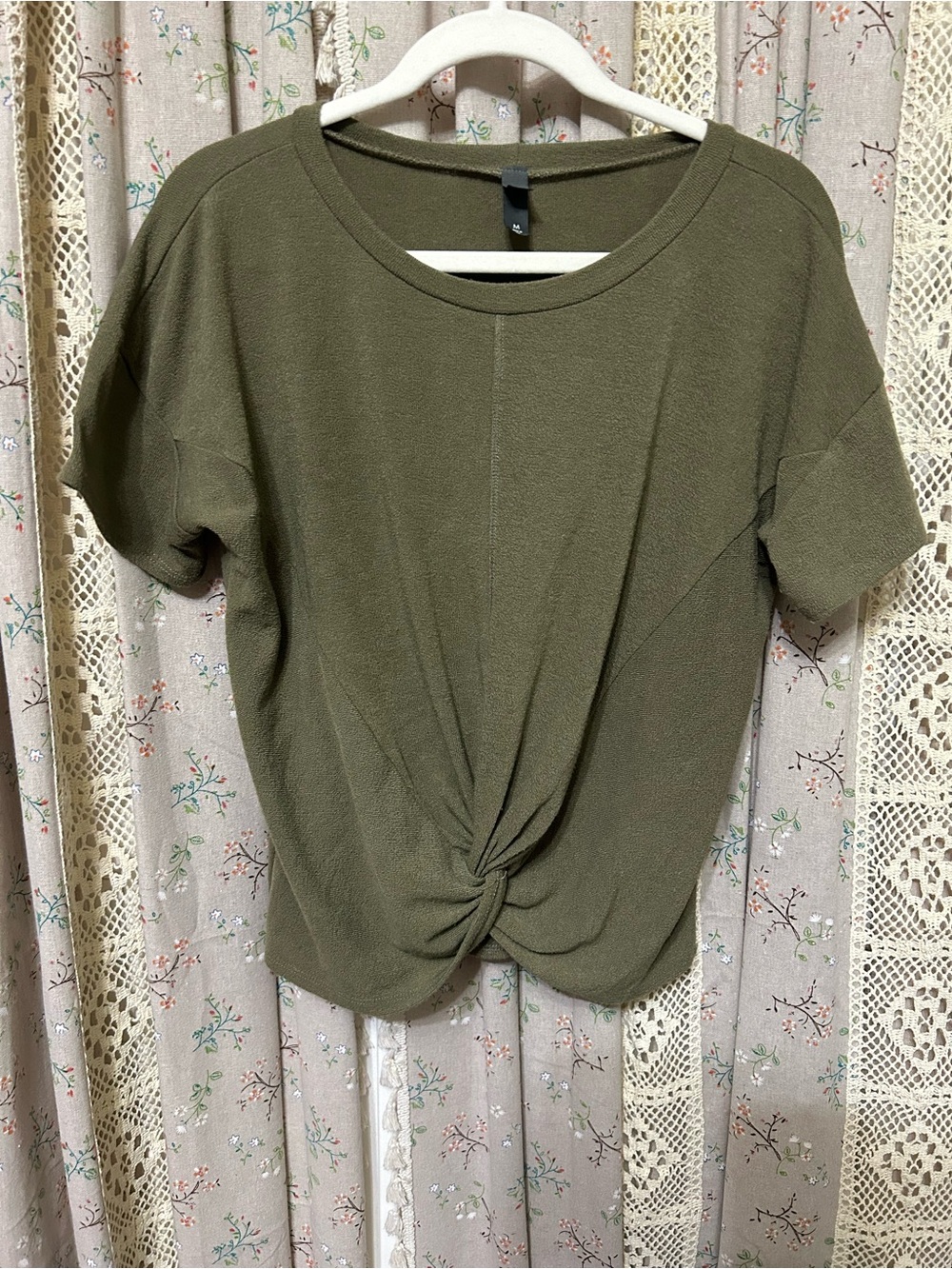 2/$28 ALYA Olive Green Twist Front Knit Top Medium Made in USA Casual Boho